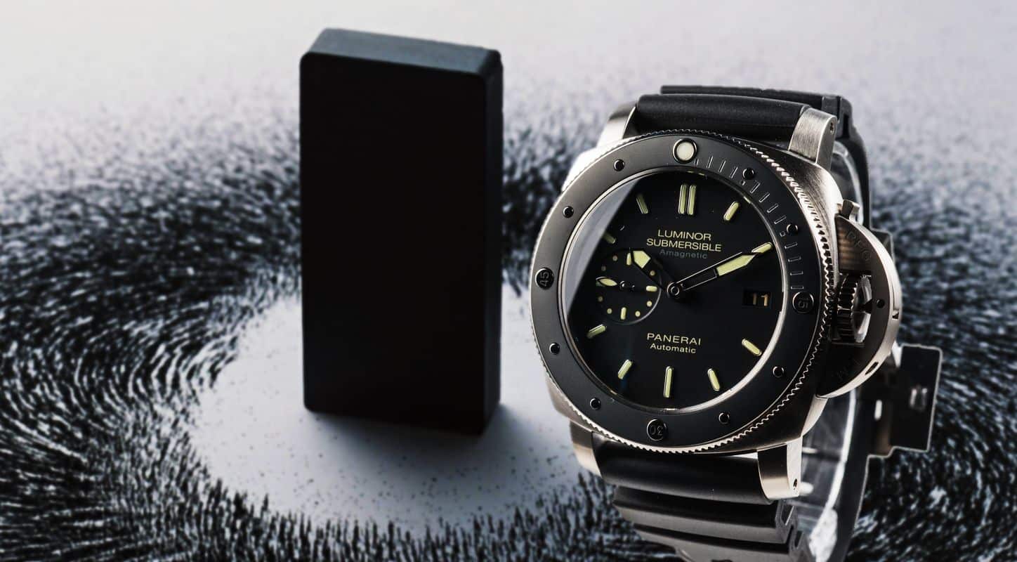 SIHH 2013: Panerai Luminor Submersible 1950 Amagnetic Titanium (Ref. PAM 389)