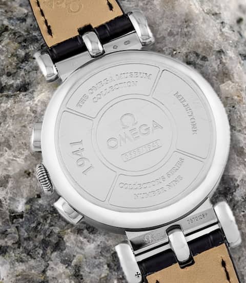 The case-back cover looks surprisingly simple.