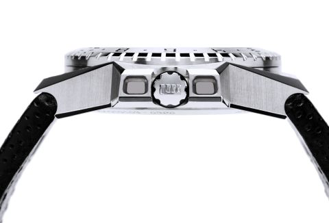 Linde Werdelin 3-Timer GMT (side view)