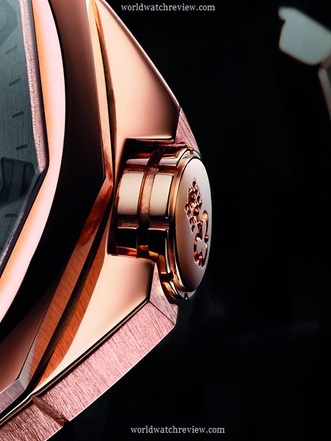 Corum Admiral's Cup Legend 42 automatic in rose gold (setting crown, detail)