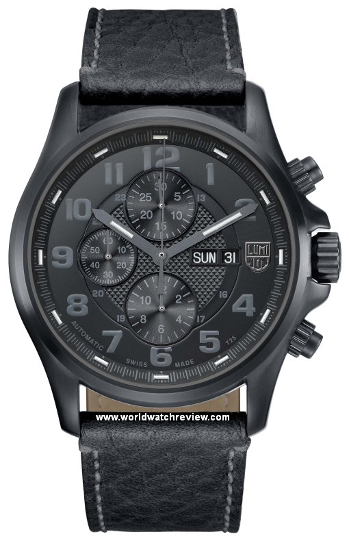 Luminox Valjoux Field Chronograph 1860 Blackout (front view)