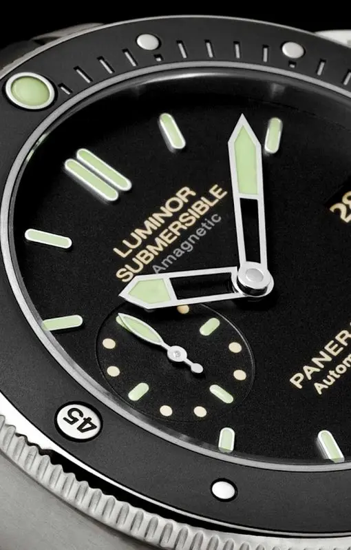 Panerai Luminor Submersible 1950 Amagnetic Titanium (dial, fragment)