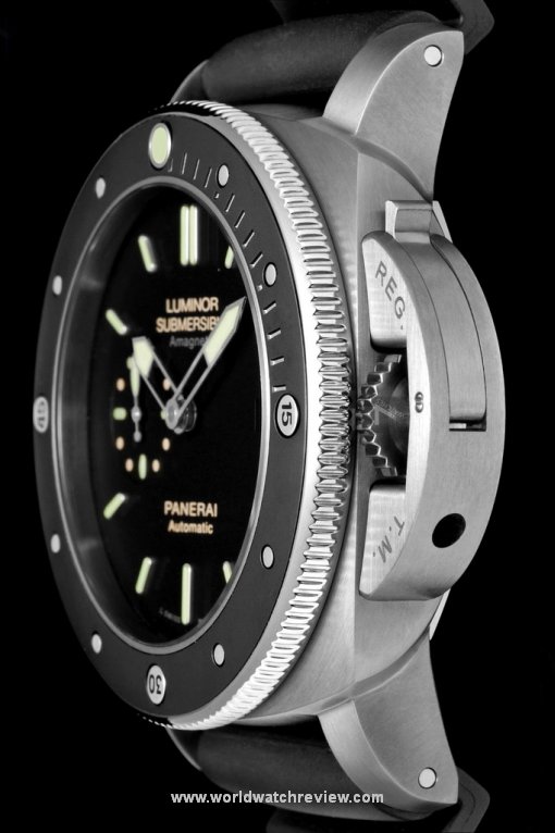 Panerai Luminor Submersible 1950 Amagnetic Titanium (side view)