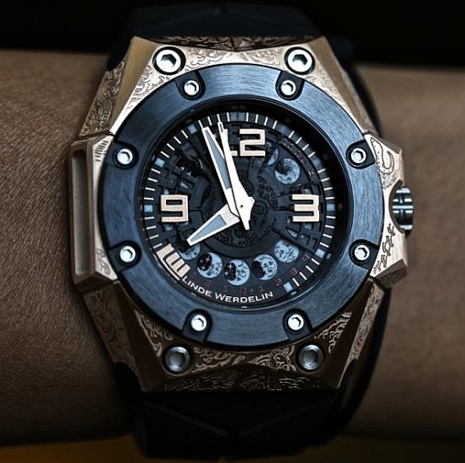 Linde Werdelin Oktopus Moon Tattoo Limited Edition in rose gold (wrist shot)