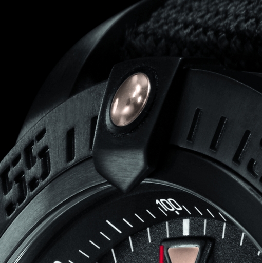 Breitling Avenger Blackbird (bezel)