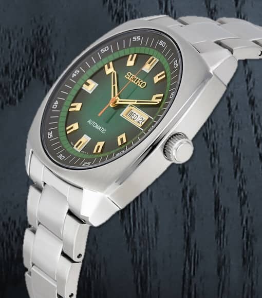 At 11.40 mm, the watch looks very thin.