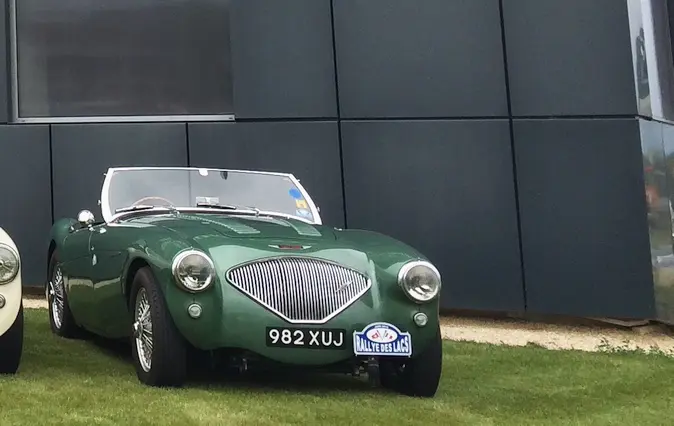 A Healey oldtimer in dark green