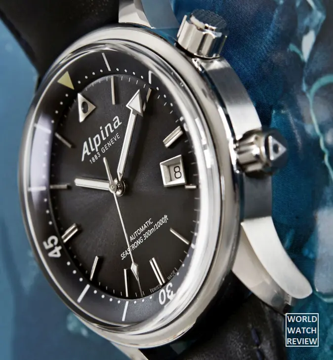 Alpina Seastrong Diver Heritage (refs. AL-525S4H6 & AL-525G4H6, black dial, angle)