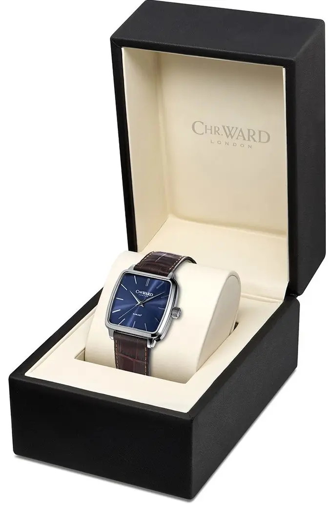As usual, the Chr. Ward C5 Malvern Slimline Square is offered in a nice presentation box