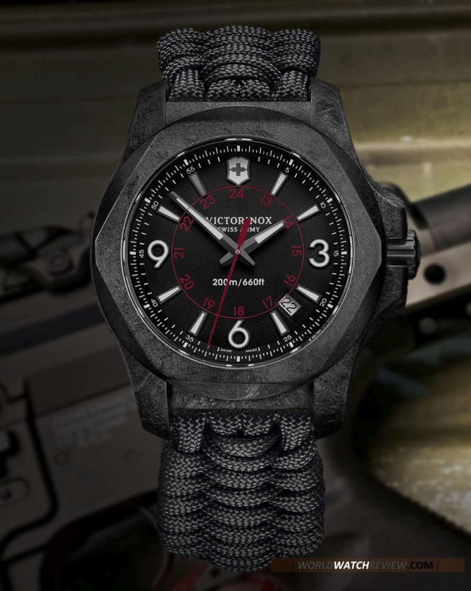 Victorinox Swiss Army I.N.O.X. Carbon (ref. 241776, front view)